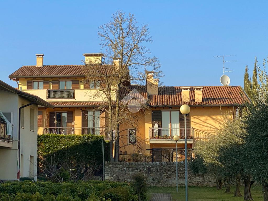 Apartamento de 2 dormitorios en Pescantina, Italy No. 60138