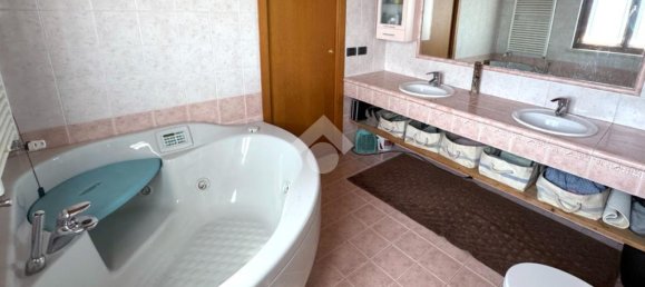 Apartamento de 2 dormitorios en Pescantina, Italy No. 60138 23