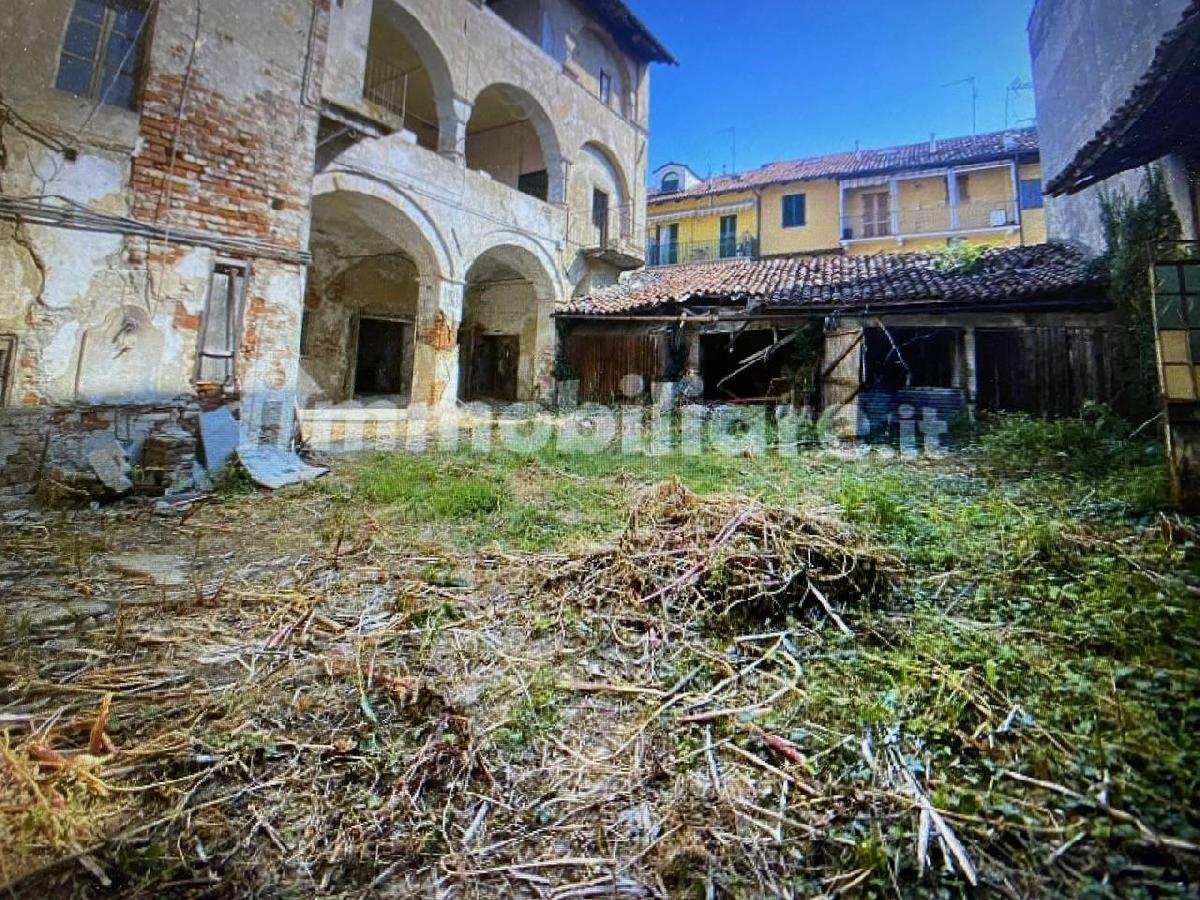 18 bedrooms Building in Carmagnola, Italy No. 329528