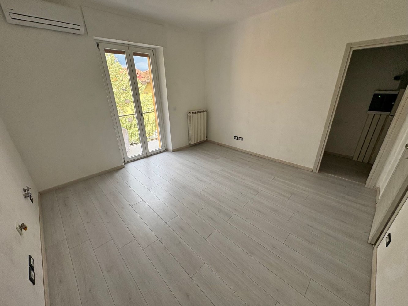 Apartamento de 4 habitaciónes en Arezzo, Italy No. 298895