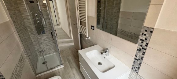 Apartamento de 4 habitaciónes en Arezzo, Italy No. 298895 17