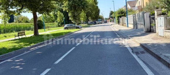 3 bedrooms House in Brescia, Italy No. 292389 2