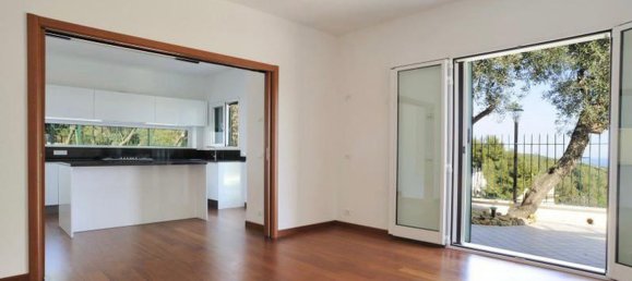 Casa de 10 habitaciónes en Alassio, Italy No. 63860 16