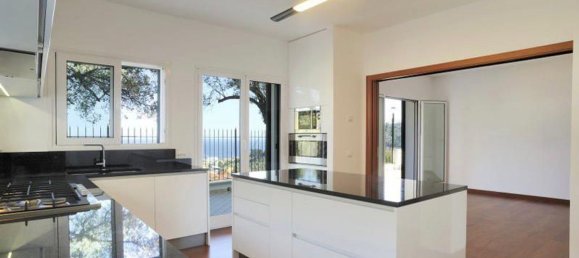 Casa de 10 habitaciónes en Alassio, Italy No. 63860 3