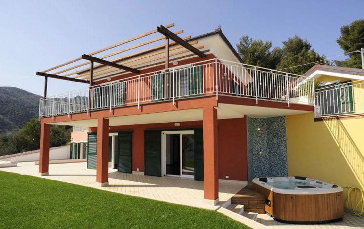 Casa de 10 habitaciónes en Alassio, Italy No. 63860