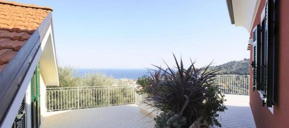 Casa de 10 habitaciónes en Alassio, Italy No. 63860 11