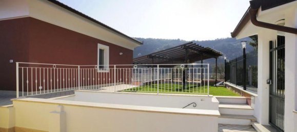 Casa de 10 habitaciónes en Alassio, Italy No. 63860 6