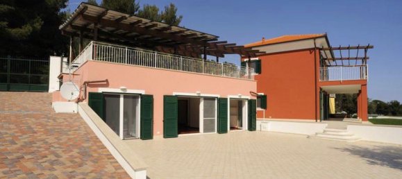 Casa de 10 habitaciónes en Alassio, Italy No. 63860 27