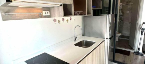 Кондоминиум  в Ваттхана, Таиланд № 63805 2