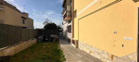 3 rooms Apartment in Rome, Italy No. 37035 16