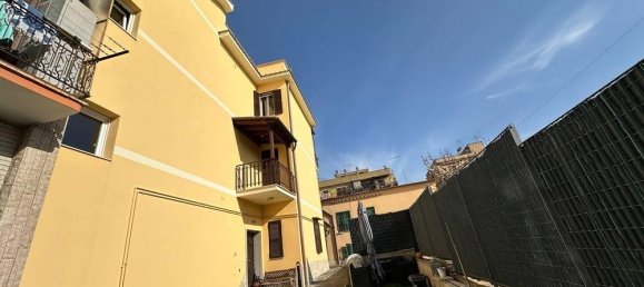 3 rooms Apartment in Rome, Italy No. 37035 2