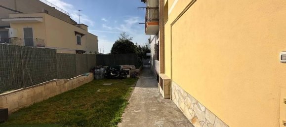 3 rooms Apartment in Rome, Italy No. 37035 4