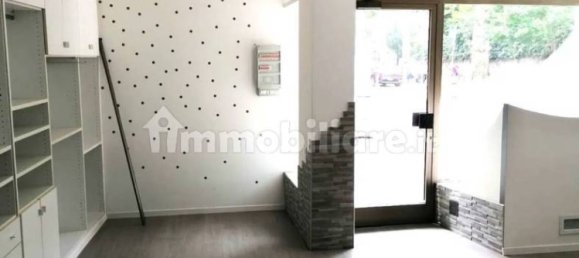 Коммерческая недвижимость с 2 комнатами в Медзоломбардо, Италия № 321199 5