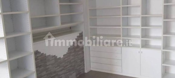 Коммерческая недвижимость с 2 комнатами в Медзоломбардо, Италия № 321199 3