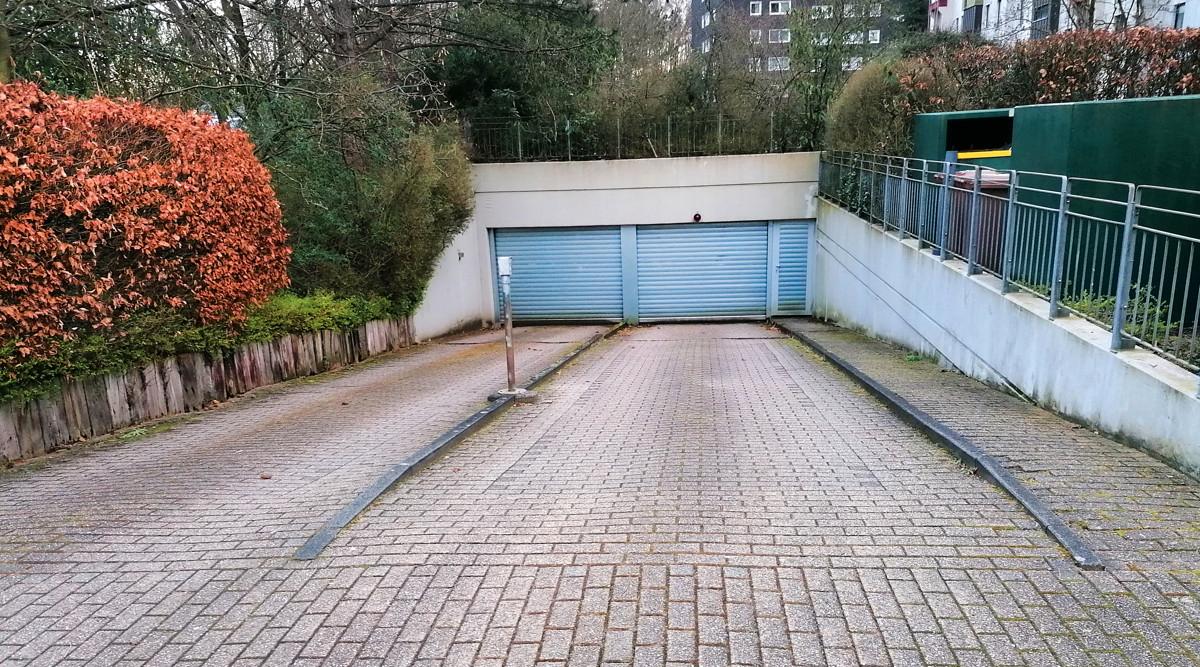 Parkplatz in Bergisch Gladbach, Germany, Nr. 78775
