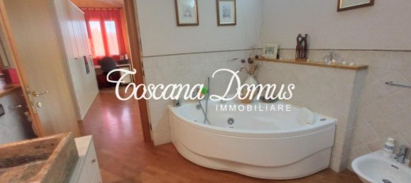 7 rooms House in Monteriggioni, Italy No. 18024 18