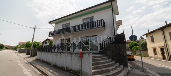 Villa de 8 divisões em Udine, Italy N.º 261066 3