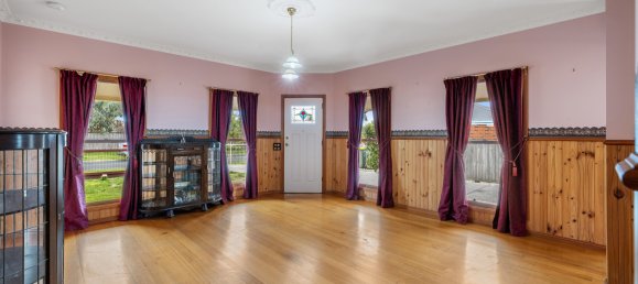 4 bedrooms House in Inverloch, Australia No. 337 6