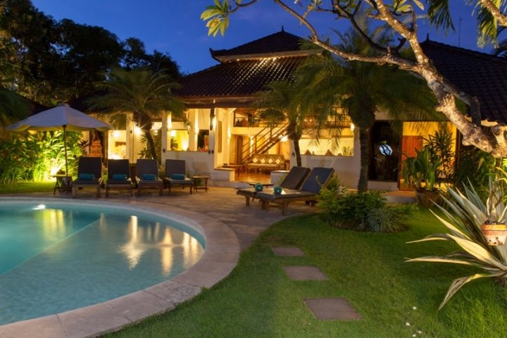 4 dormitorios villa en alquiler en Seminyak, Badung, Bali, Indonesia № 3076