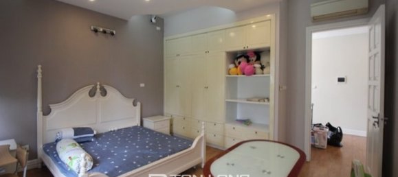 4 bedrooms Villa in Tay Ho, Vietnam No. 1016 8