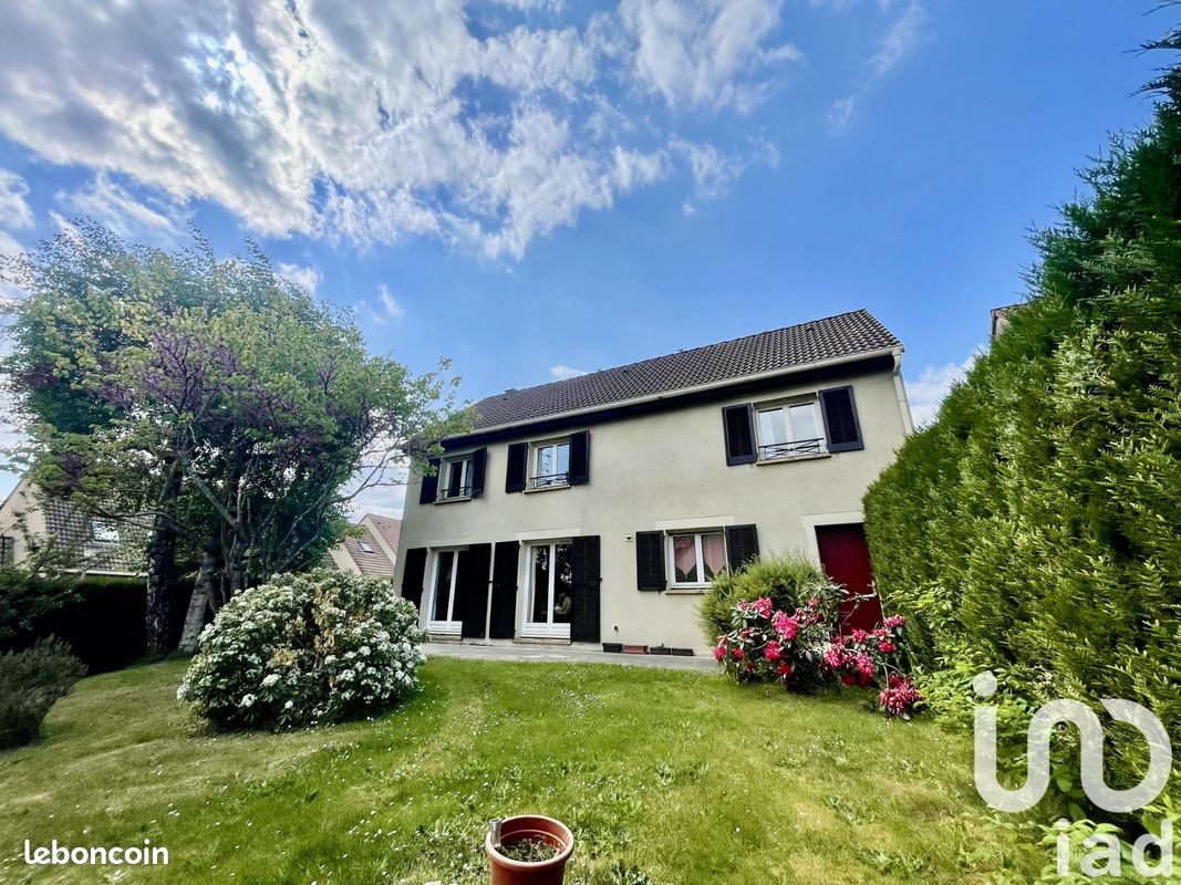 6-Zimmer Haus in Cergy, France, Nr. 322270