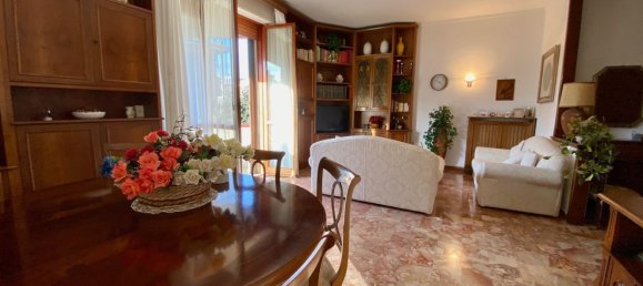 4 rooms Apartment in Florence, Italy No. 205135 9
