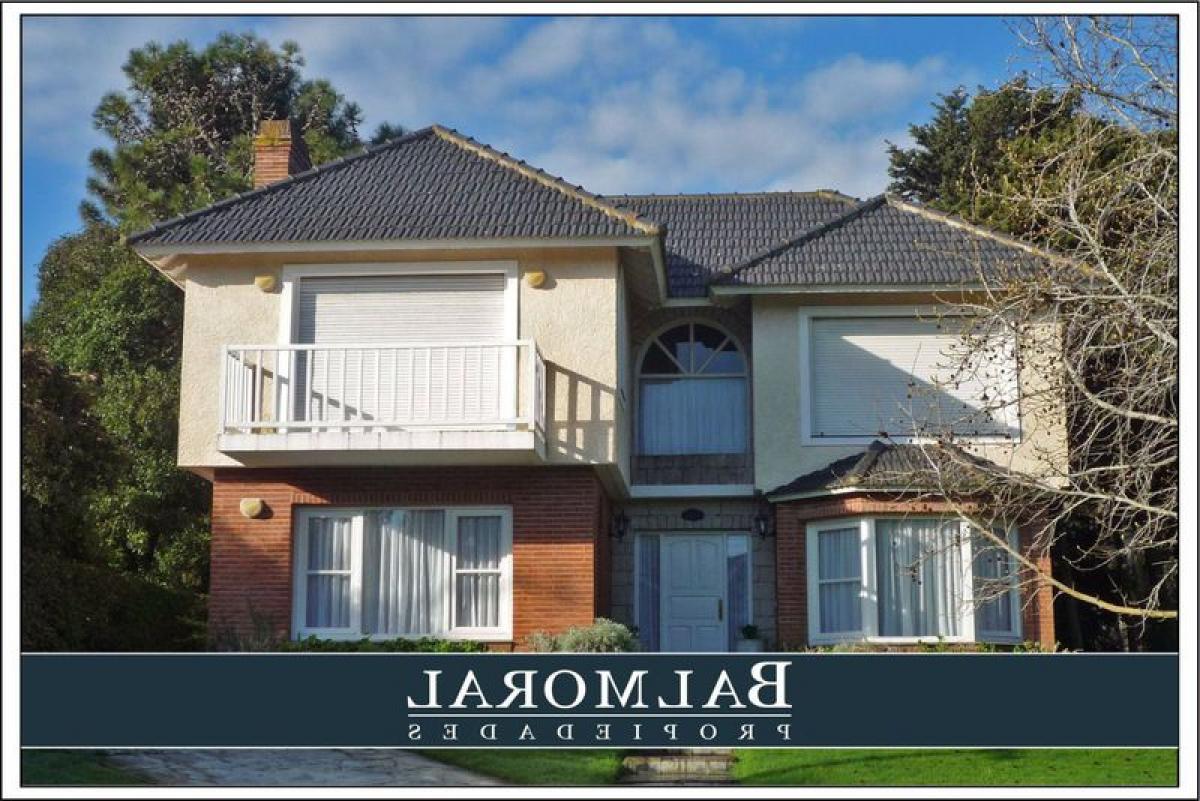 3 bedrooms House in Mar del Plata, Argentina No. 68239