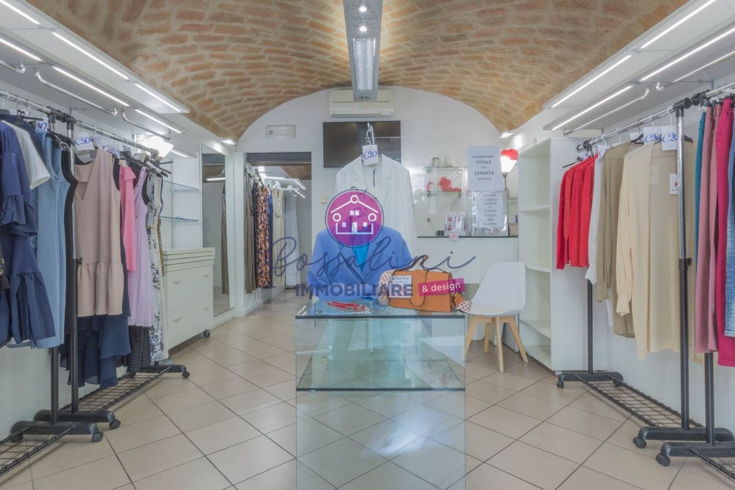  عقار تجاري في Piacenza, Italy 93متر مربع رقم 312450