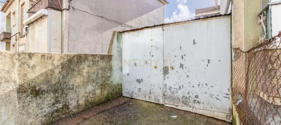 288m² Building in Loures, Portugal No. 137955 6