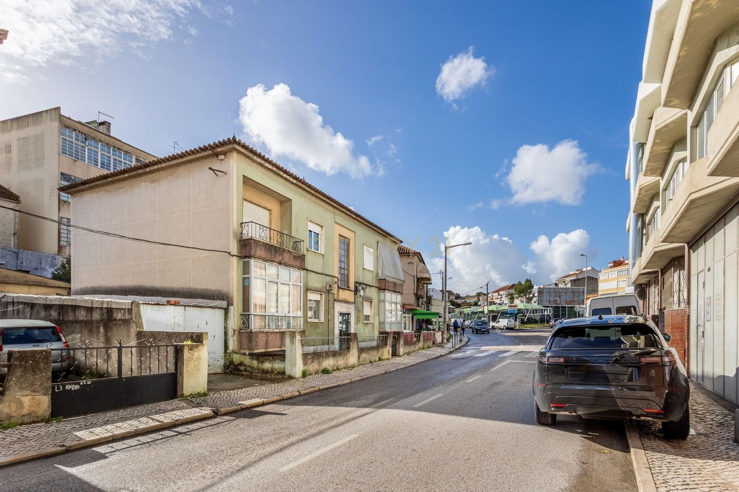 288m² Building in Loures, Portugal No. 137955