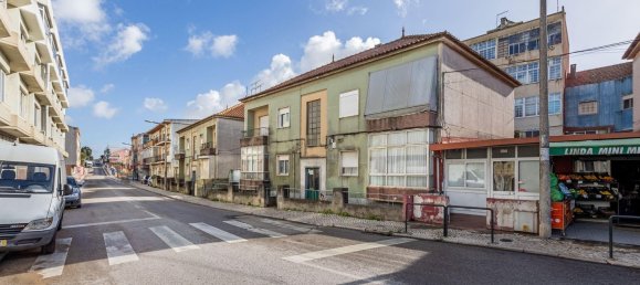 288m² Building in Loures, Portugal No. 137955 2