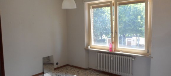 7-salle Appartement à Santena, Italy No. 25821 2