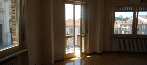 7-salle Appartement à Santena, Italy No. 25821 6