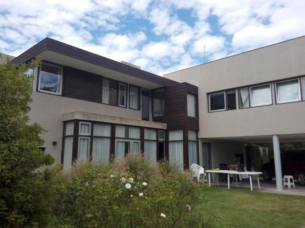 3 bedrooms House in Mar del Plata, Argentina No. 101486