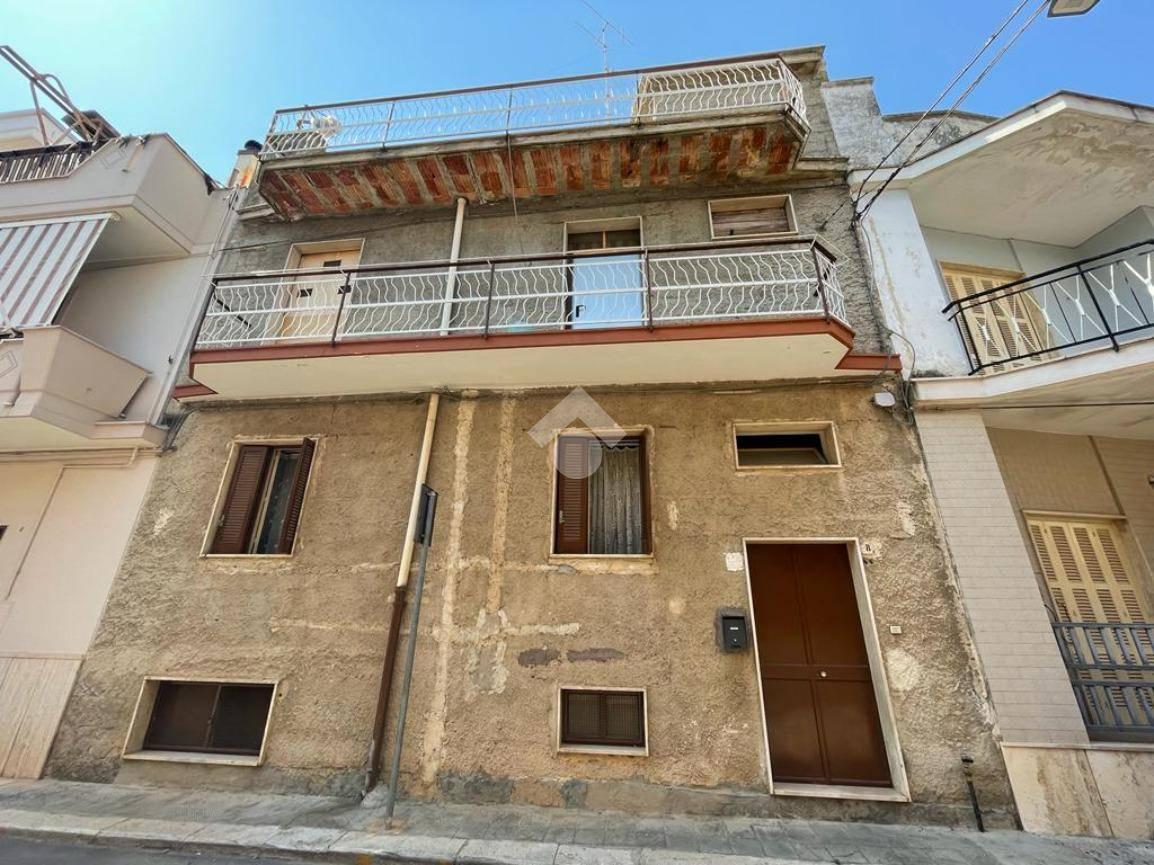 Casa de 6 habitaciónes en Grumo Appula, Italy No. 20302