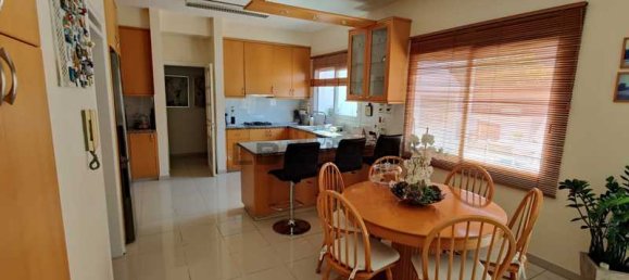 4 bedrooms Villa in Limassol, Cyprus No. 13744 2