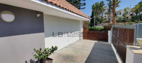 4 bedrooms Villa in Limassol, Cyprus No. 13744 11