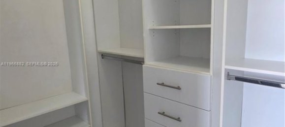 1 chambre appartement à louer à Miami, Miami-Dade, Florida, USA № 614399 8