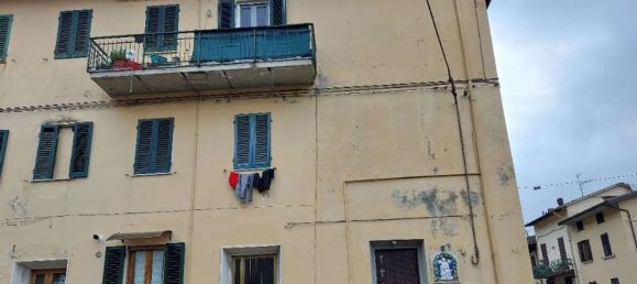 Apartamento de 3 dormitorios en Vaiano, Italy No. 322302 2