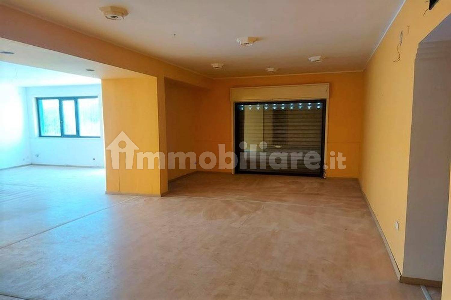 Коммерческая недвижимость 396м² в Кальтаниссетта, Италия № 350688
