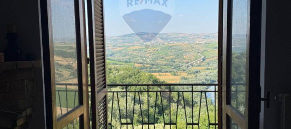 Casa de 7 habitaciónes en Aiello del Sabato, Italy No. 276659 9