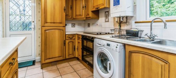 3 bedrooms House in Purley, United Kingdom No. 8068 7