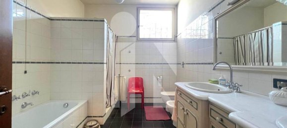 5 rooms Apartment in Mantua, Italy No. 244307 14