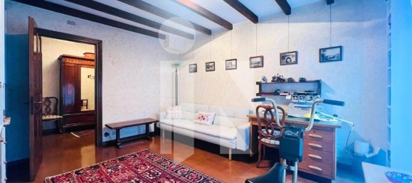 5 rooms Apartment in Mantua, Italy No. 244307 3