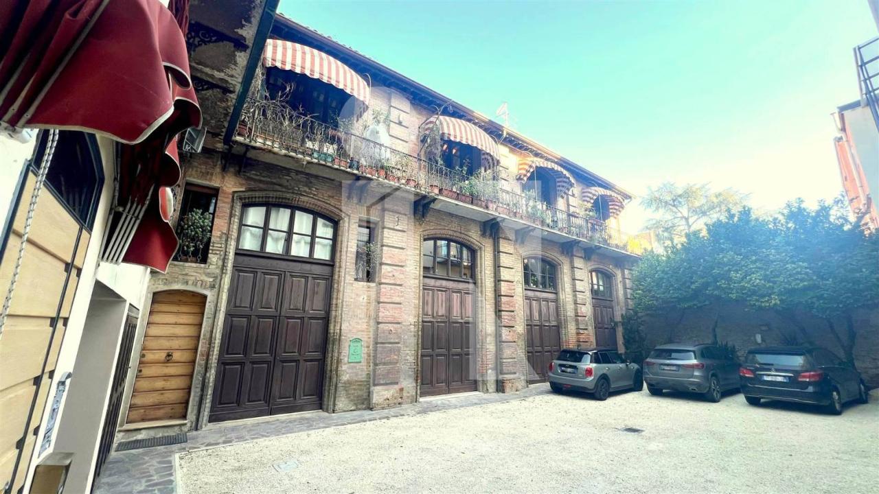 5 rooms Apartment in Mantua, Italy No. 244307