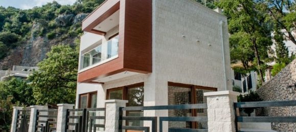 4 bedrooms Commercial property in Budva, Montenegro No. 83 11