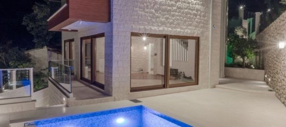 4 bedrooms Commercial property in Budva, Montenegro No. 83 9