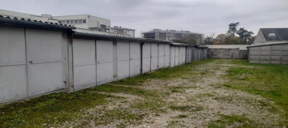 Garage in Chateauroux, France, Nr. 52006 4