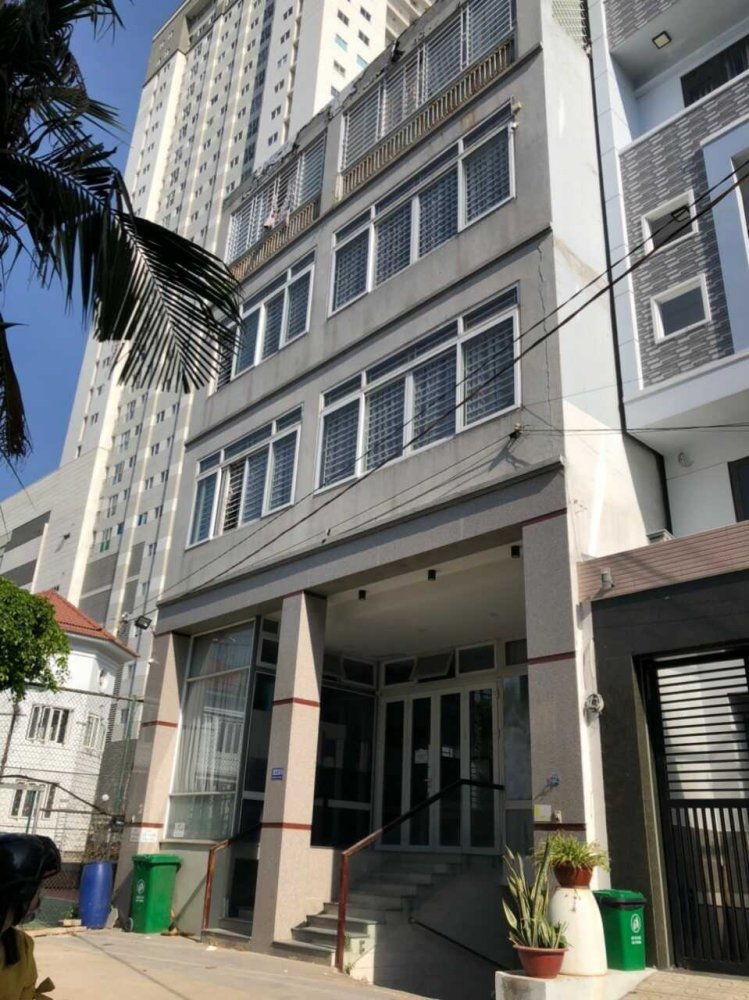 170m² Townhouse in District 7, Vietnam No. 15868