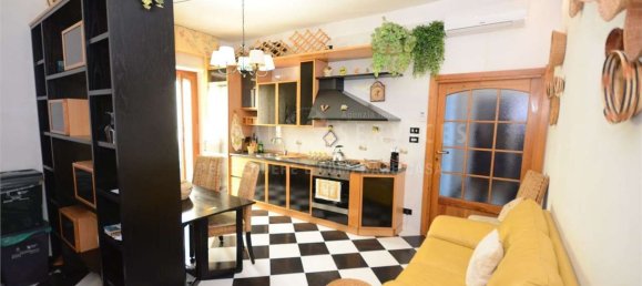 Квартира с 4 спальнями в Альгеро, Италия № 119632 3